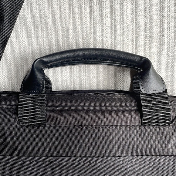 LENOVO thinkpad protective laptop bag top loader - Picture 10 of 11